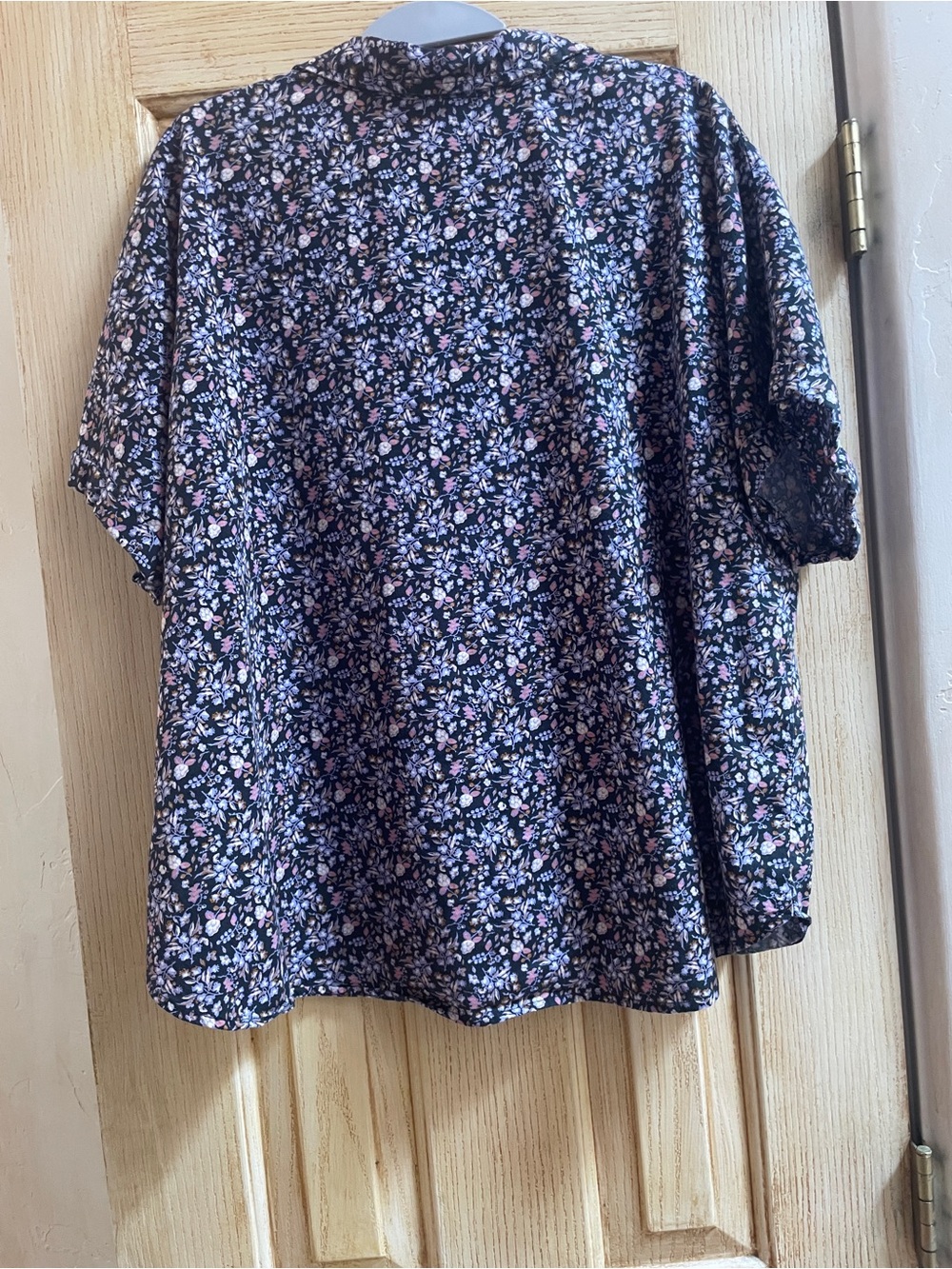 Universal Thread Goods Co.  top - Picture 2 of 4
